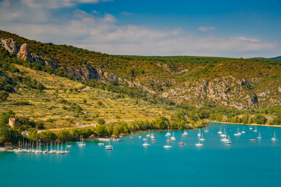 Quelle est la superficie du lac de Pareloup ?